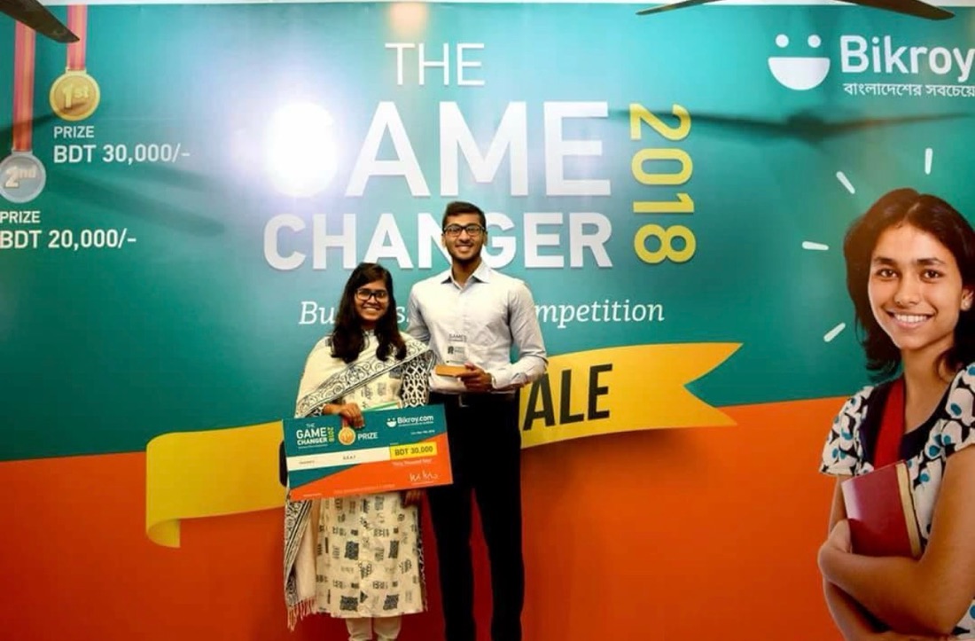 Zareen holding the winning cheque at The Game Changer 2018 business competition final by Bikroy.com