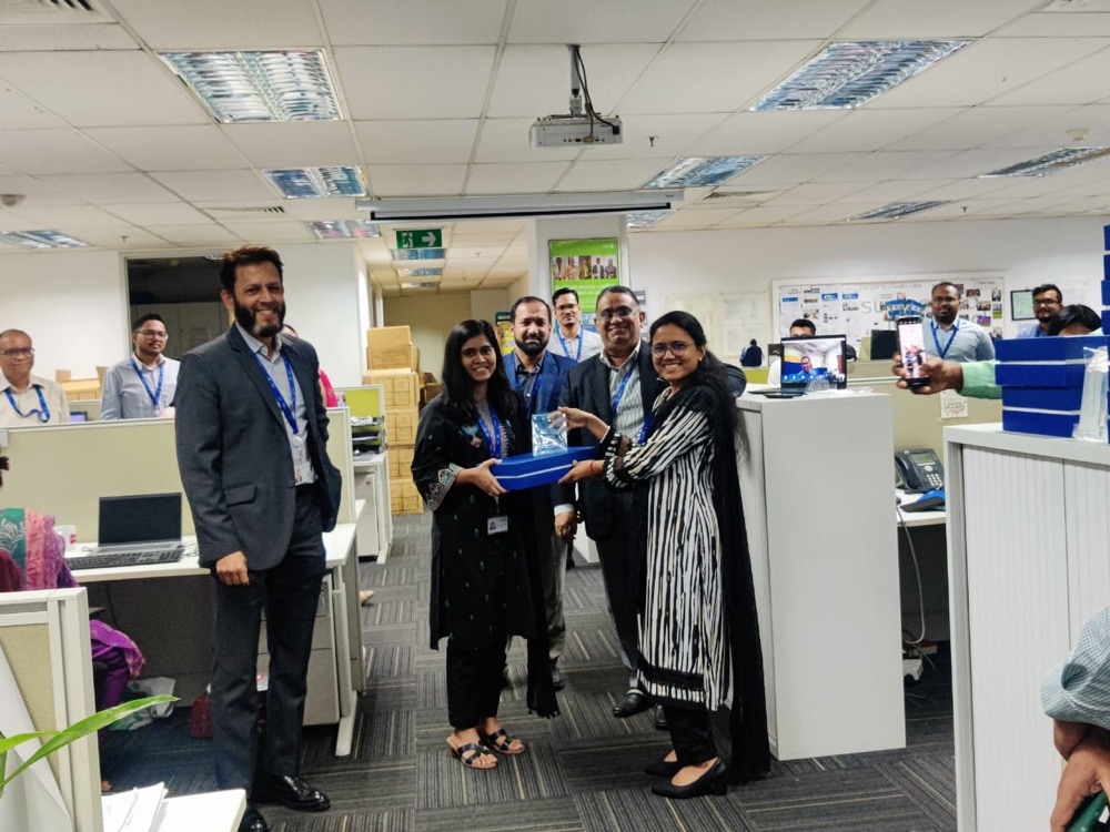 Zareen receiving the Spot Award on the Trade Operations floor at Standard Chartered Bangladesh